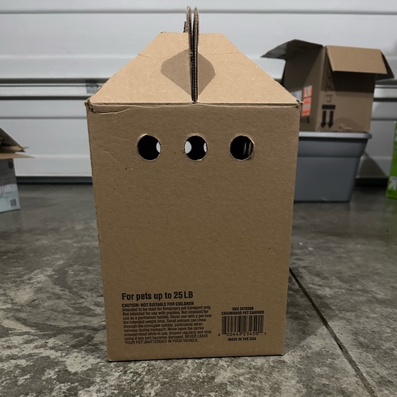 Petco Cardboard Small Pet Carrier 18.5" x 9" x 12" - Picture 7 of 11
